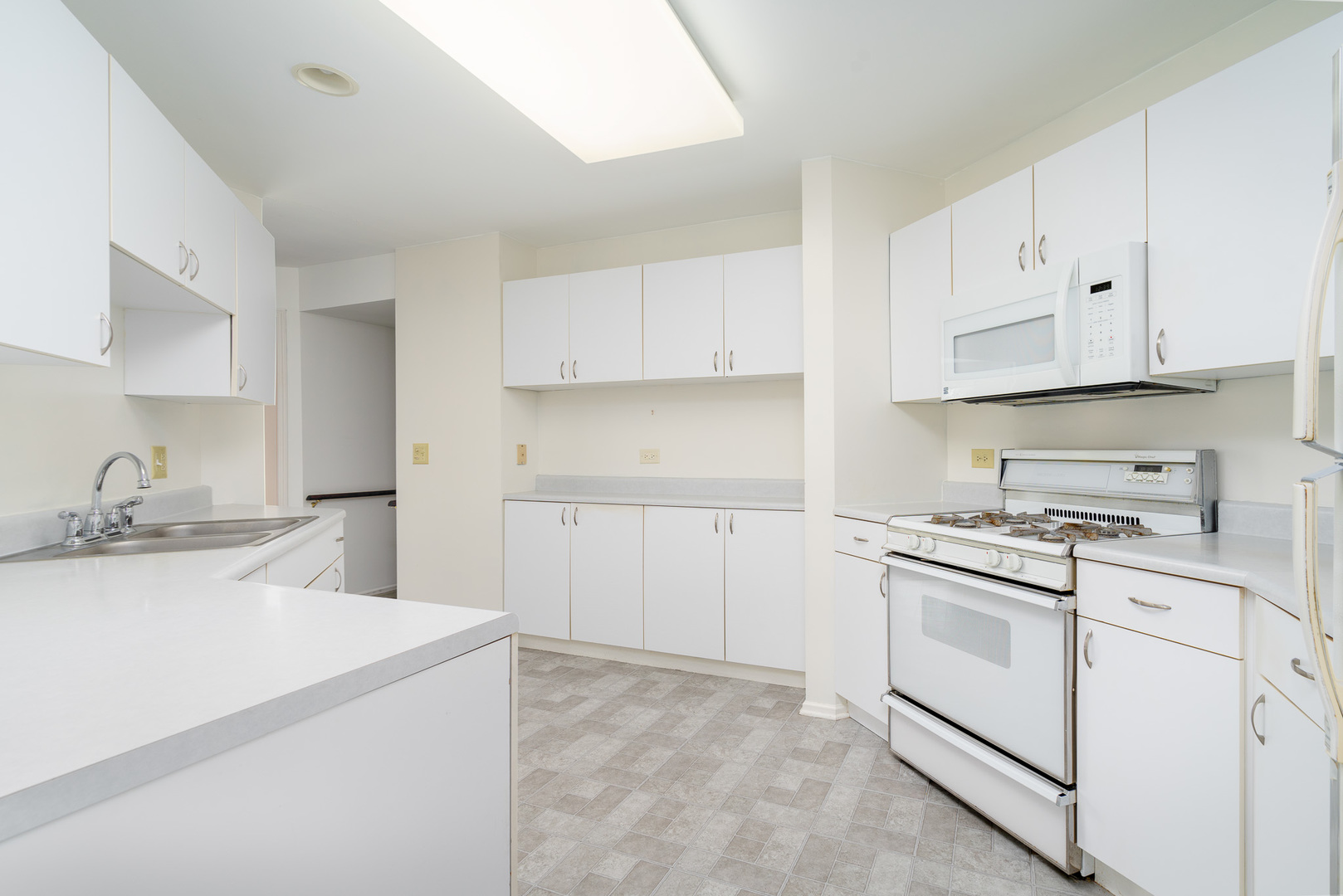 446 Cromwell Circle, Unit 1 Bartlett, IL 60103 - Photo 7 of 28 a kitchen with cabinets appliances a sink and a stove