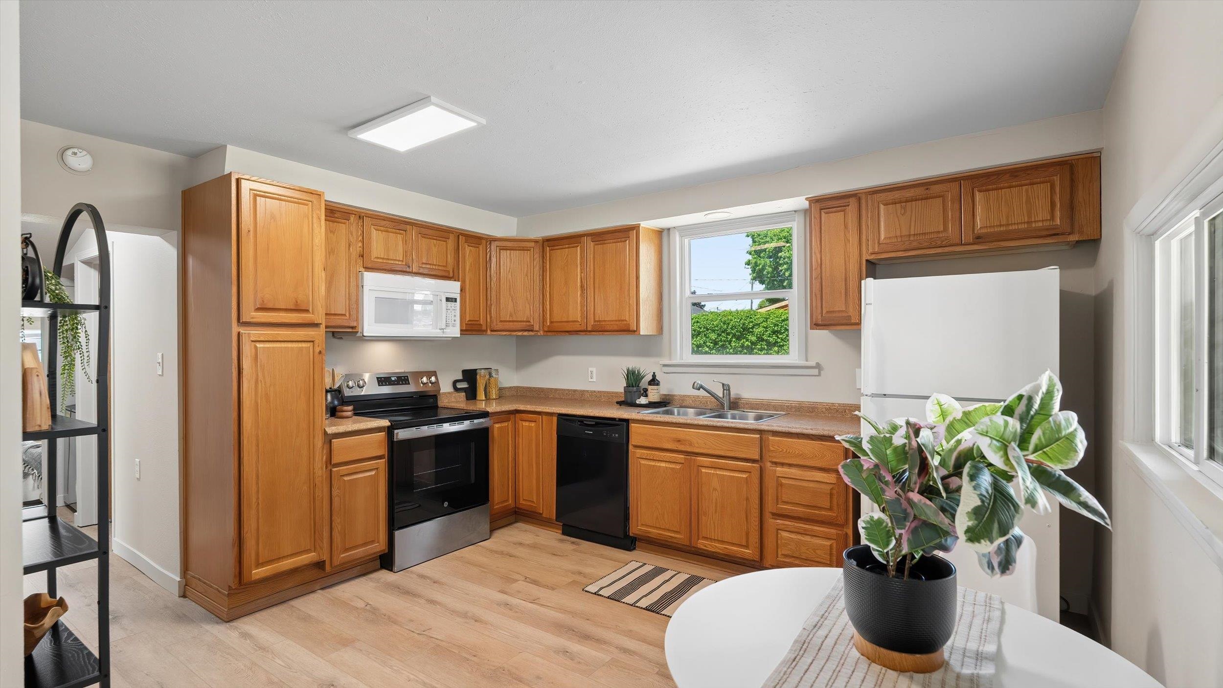 4027 North Post Street Spokane, WA 99205 - Photo 4 of 23