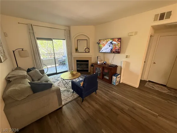 $1,210 | 8250 North Grand Canyon Drive, Unit 2155, Las Vegas, NV 89166