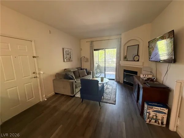 $1,210 | 8250 North Grand Canyon Drive, Unit 2155, Las Vegas, NV 89166