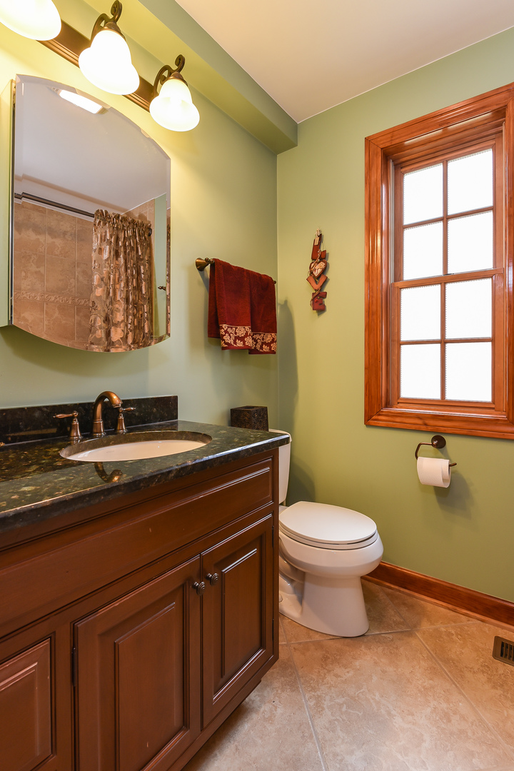 728 Arlington Road Riverside, IL 60546 - Photo 14 of 33