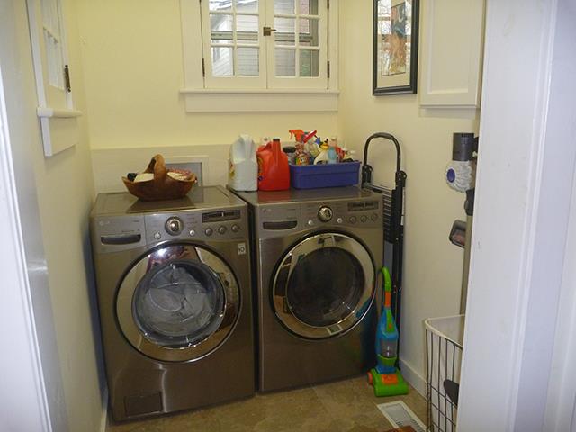 311 North Main Street Springfield, TN 37172 - Photo 22 of 30 Laundry room with washer and dryer