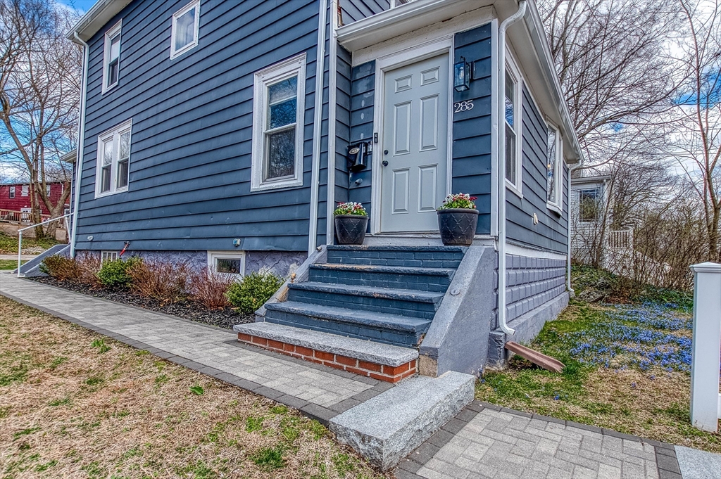 285 Colburn Street Dedham, MA 02026 - Photo 4 of 42