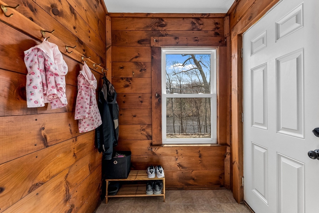 285 Colburn Street Dedham, MA 02026 - Photo 6 of 42