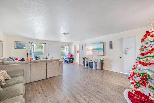 $220,000 | 2330 Wydine Drive, Lakeland, FL 33801