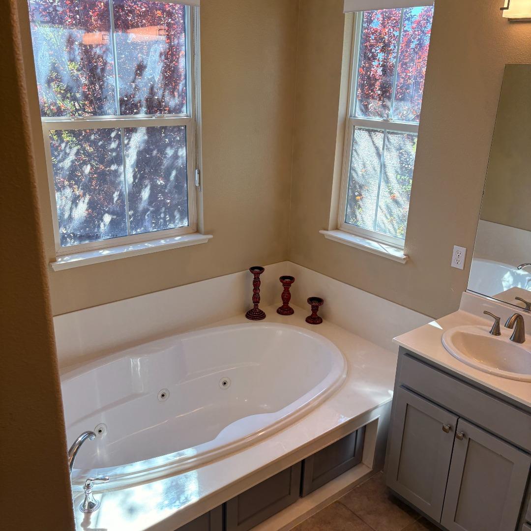 7969 Kipling Circle Gilroy, CA 95020 - Photo 12 of 19 a bathroom with a tub and sink