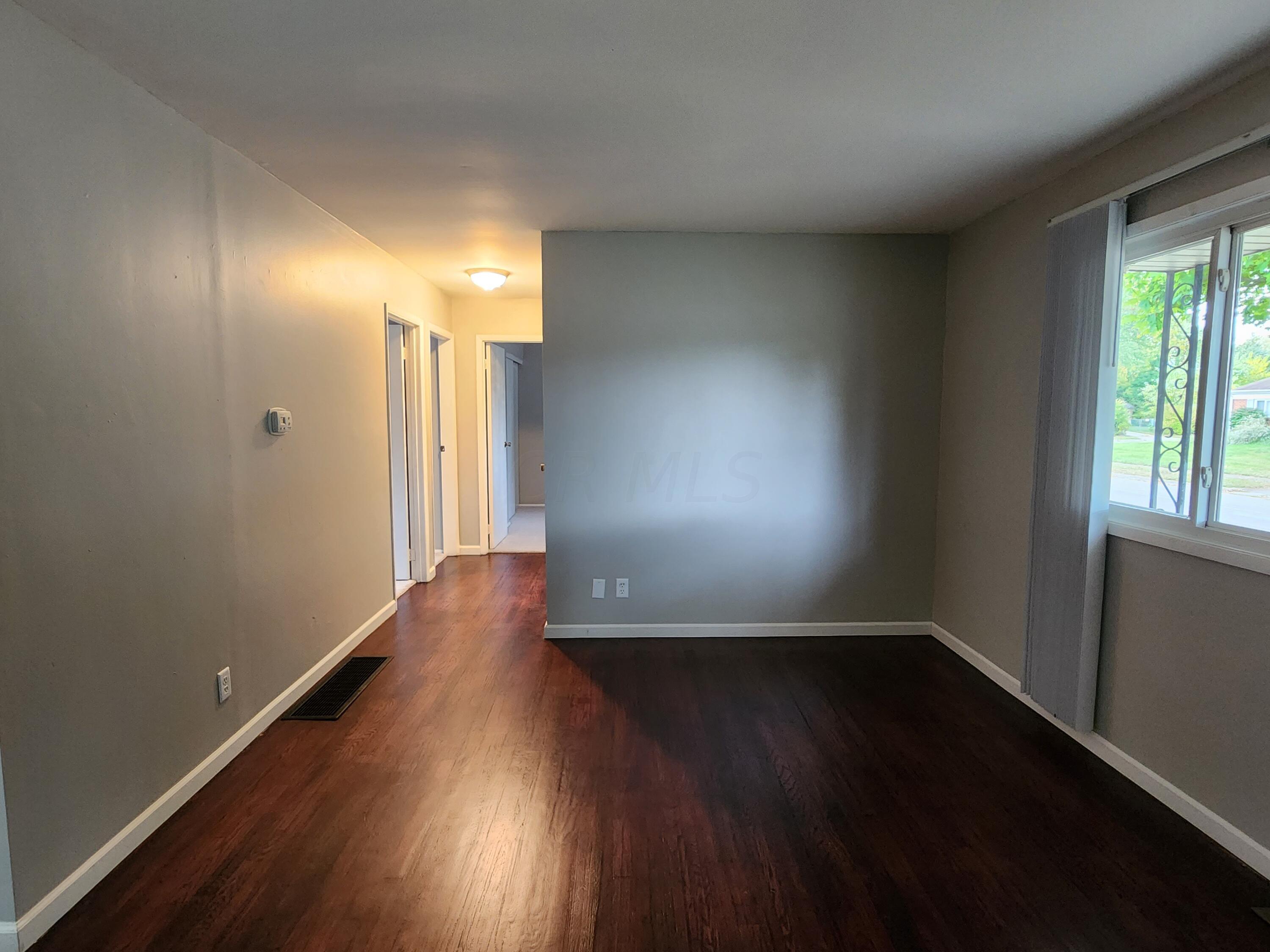 3466 Rodell Road Columbus, OH 43232 - Photo 6 of 29 06 Living room 20231015_160552