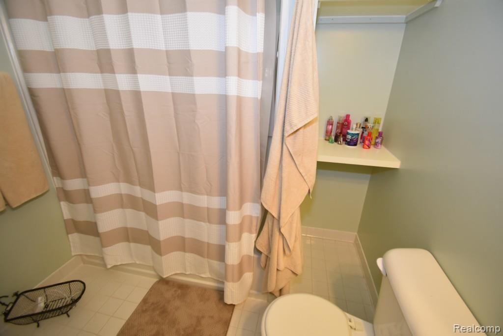 2842 Gerald Avenue Rochester, MI 48307 - Photo 31 of 40 Guest Bathroom
