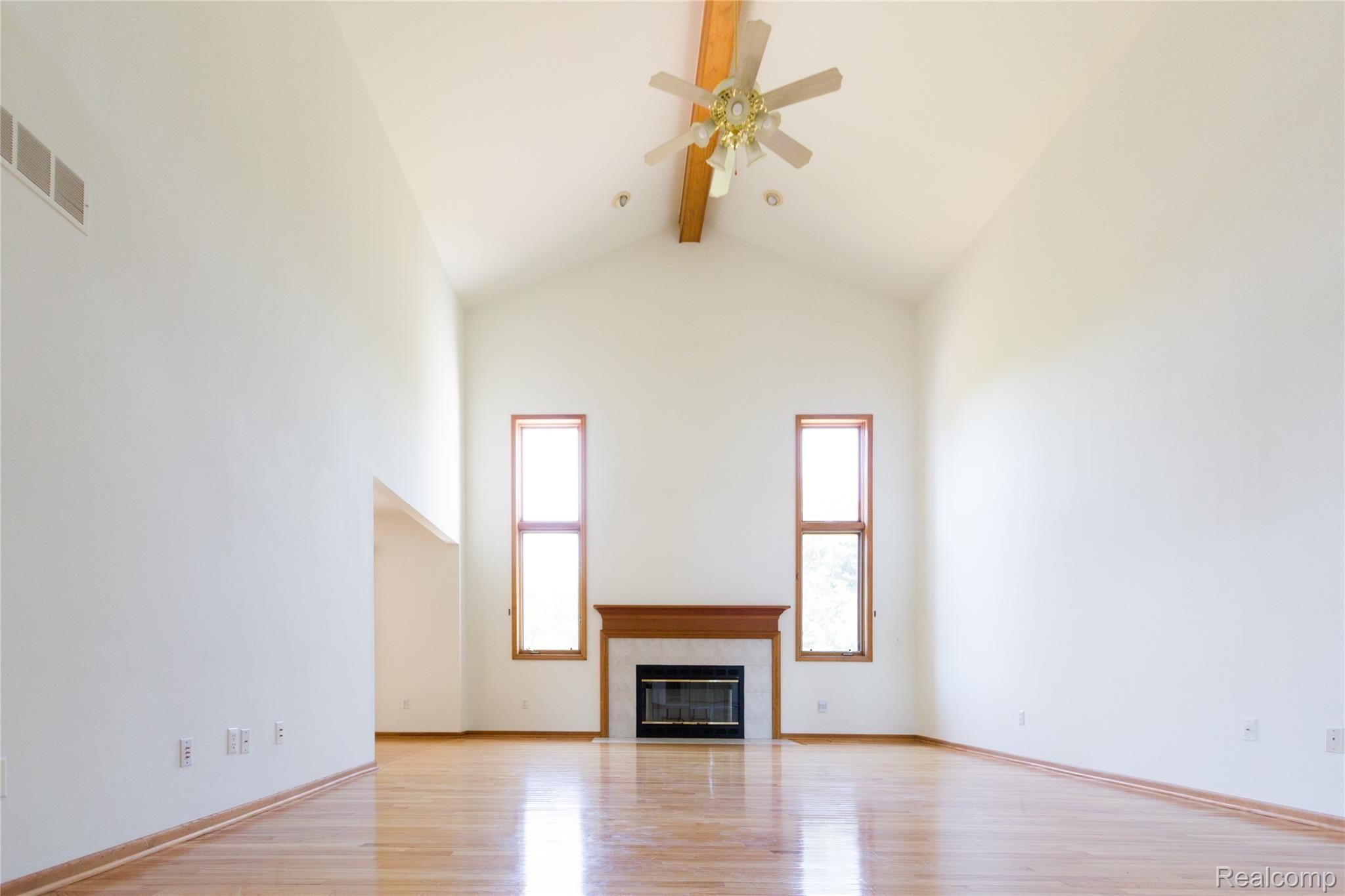 910 Hillsborough Drive Rochester, MI 48307 - Photo 19 of 28 21_Sent.jpg