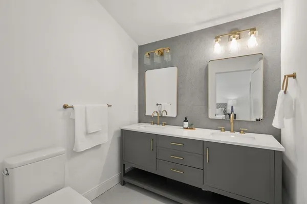 $979,000 | 9 Sydney Street, Unit PH2, Boston, MA 02125
