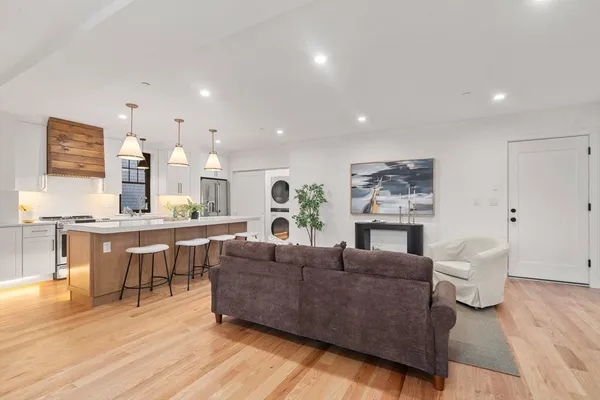 $979,000 | 9 Sydney Street, Unit PH2, Boston, MA 02125