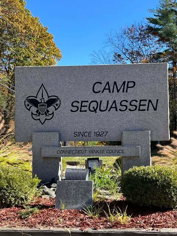 a sign that is on the wall of a building