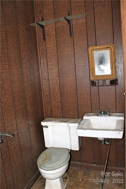 541 Incinerator Road Clyde, NC 28721 - Photo 8 of 11 a bathroom with a toilet a sink and a mirror