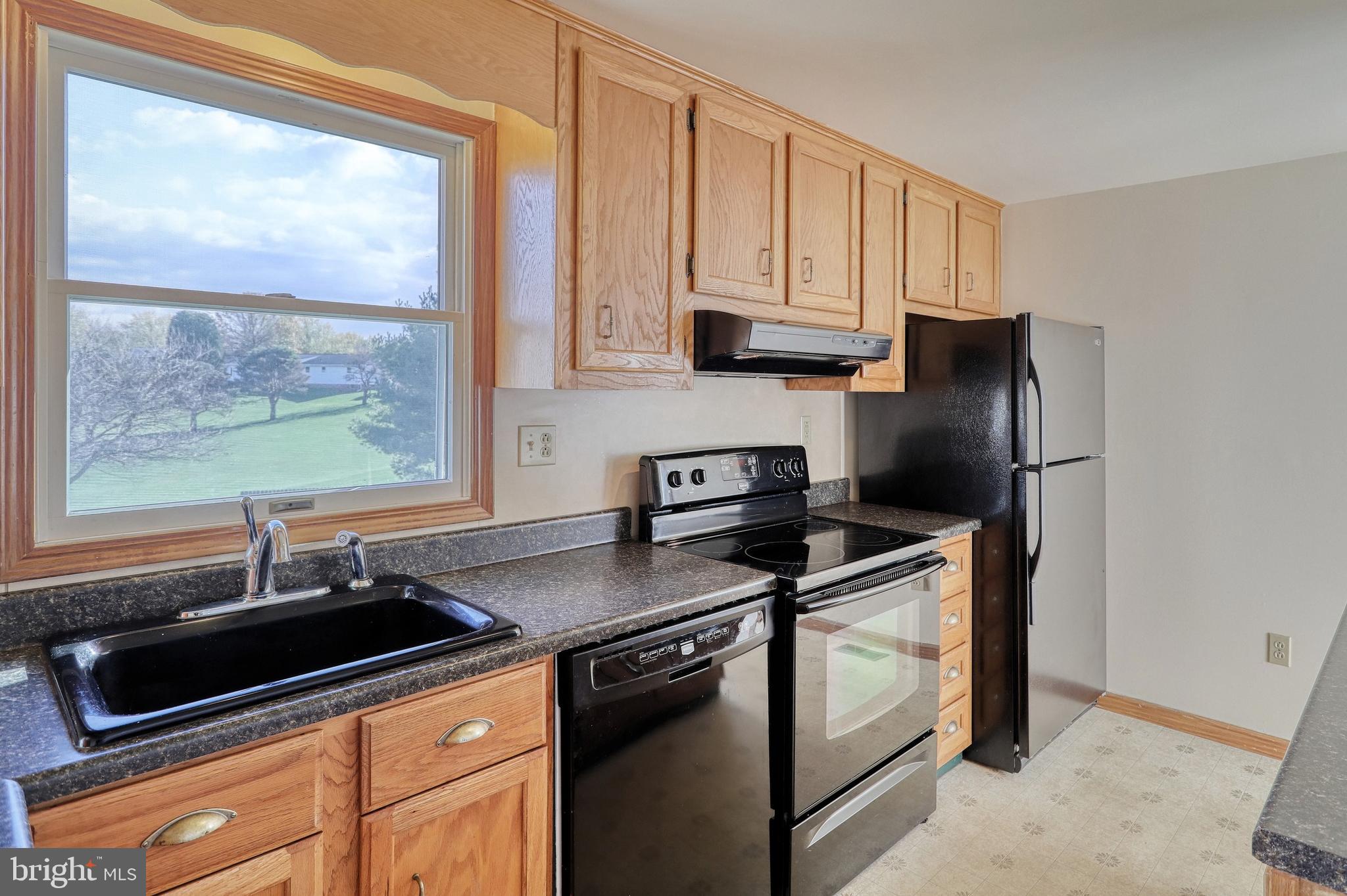 71 Michelle Way Hanover, PA 17331 - Photo 14 of 48 Kitchen w built in dishwasher