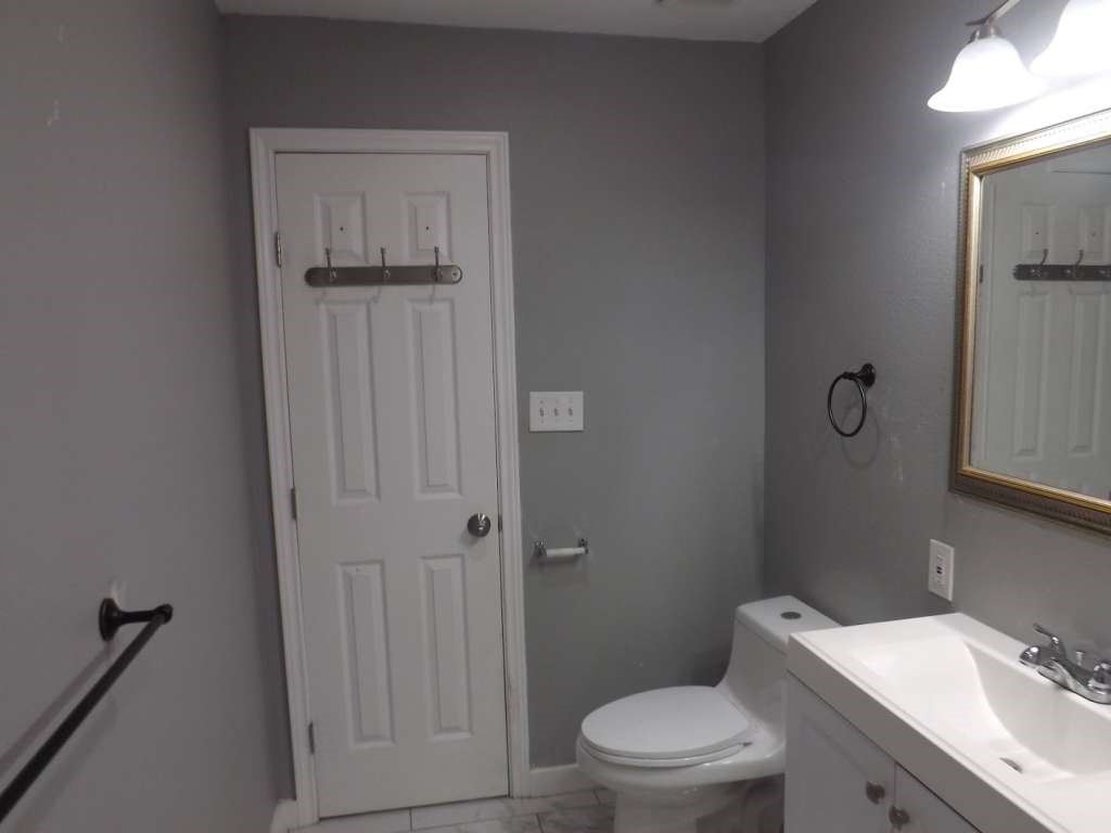 7619 Ilex Street Houston, TX 77012 - Photo 12 of 15 a bathroom with a toilet a sink and shower