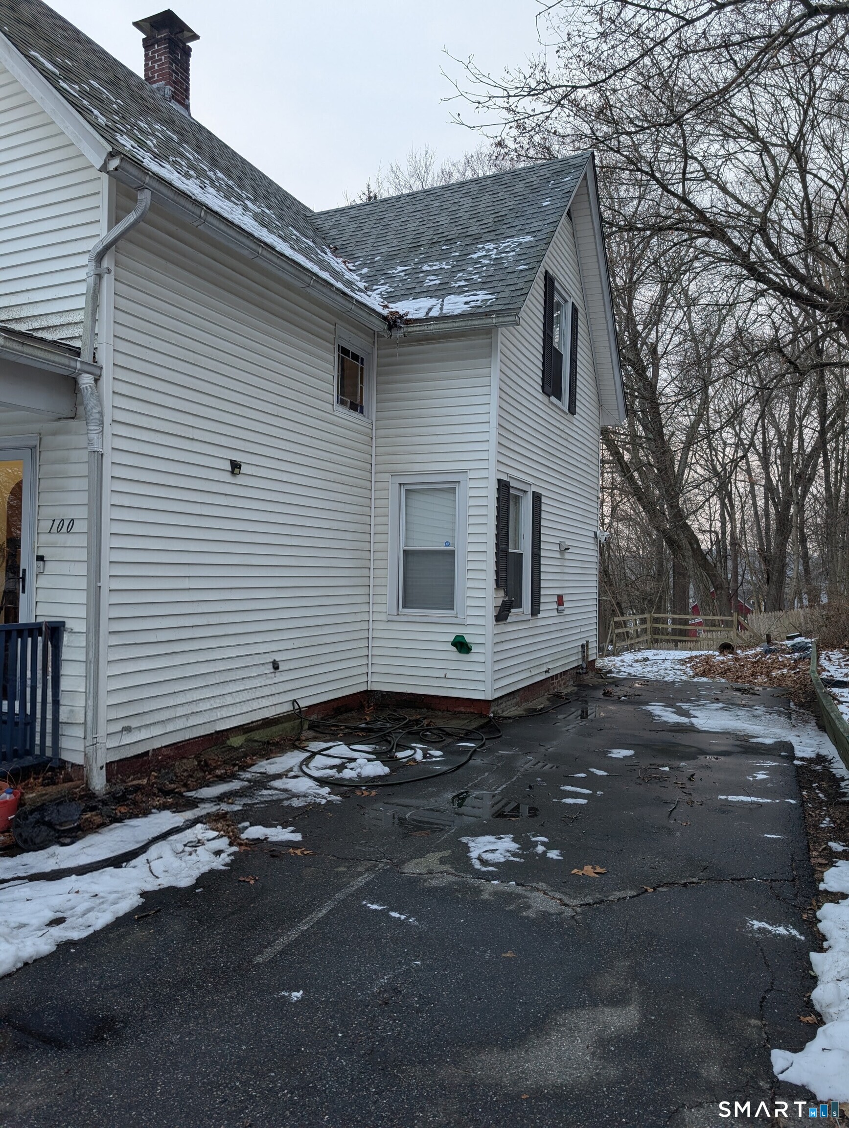 100 7th Street Norwich, CT 06360 - Photo 3 of 32 a front view of a house