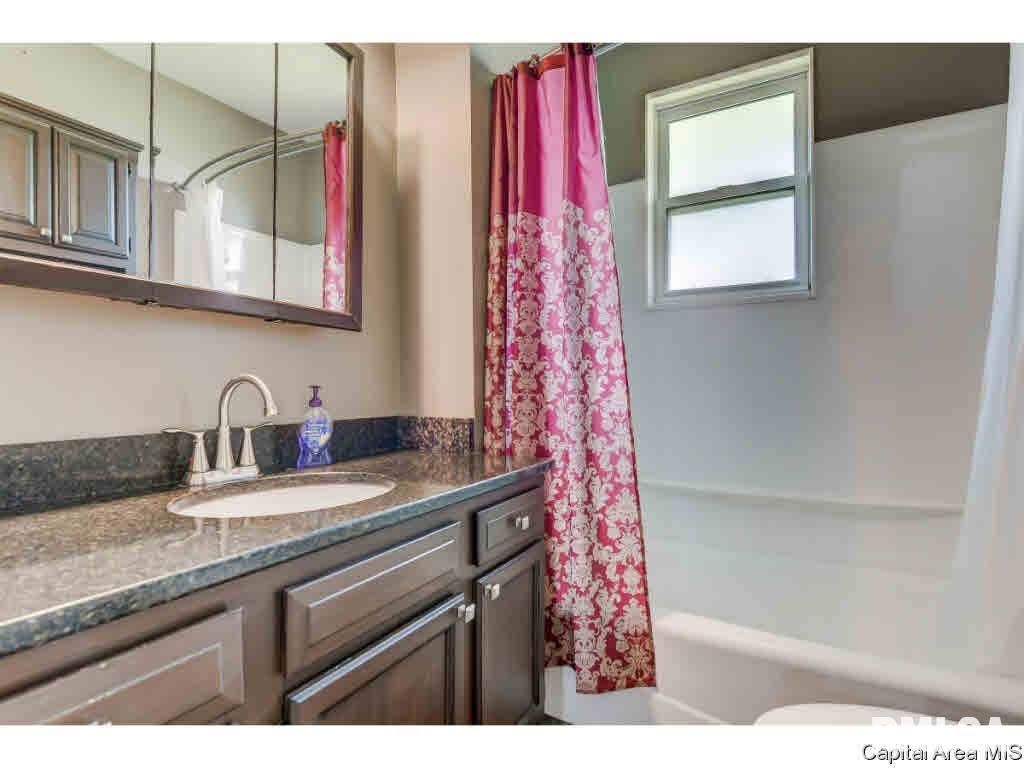 4251 Laverna Road Springfield, IL 62707 - Photo 12 of 35