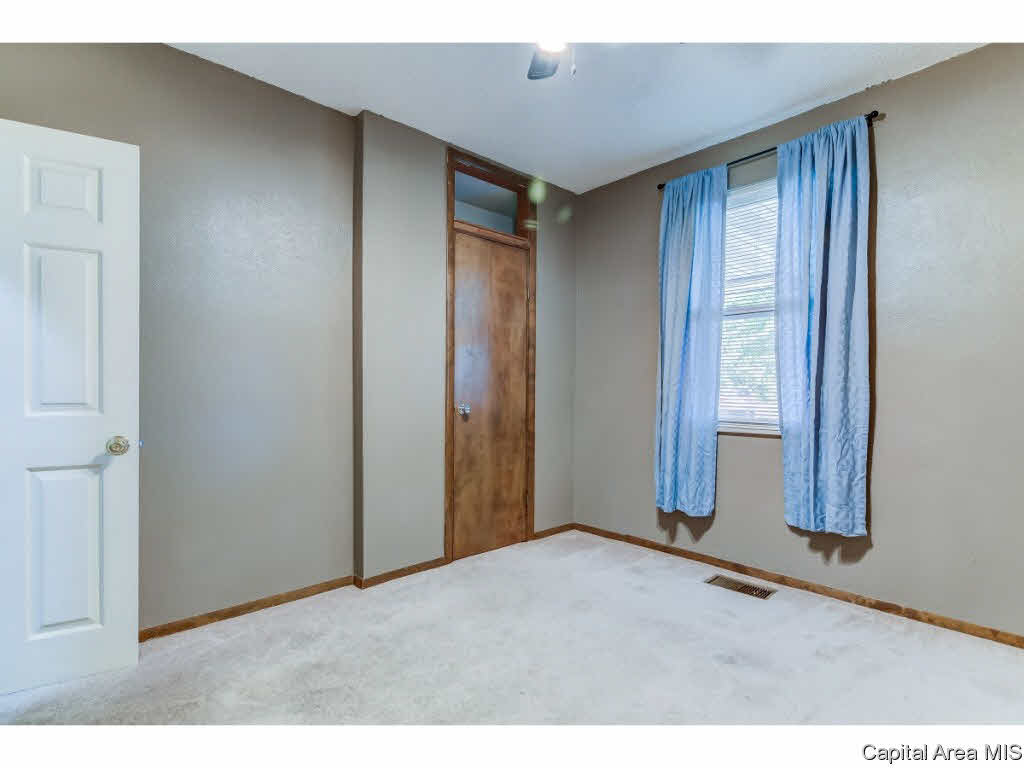 4251 Laverna Road Springfield, IL 62707 - Photo 16 of 35