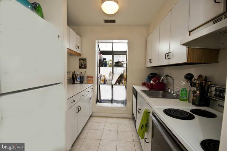 122 West Barre Street, Unit R Baltimore, MD 21201 - Photo 2 of 18 Kitchen