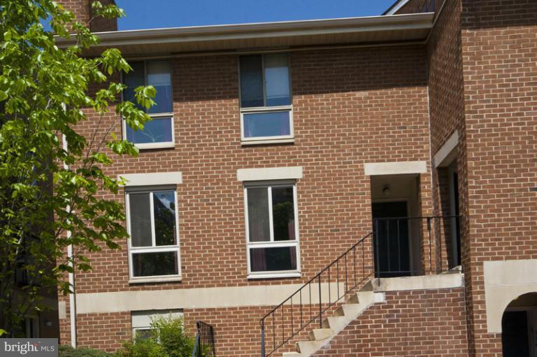 122 West Barre Street, Unit R Baltimore, MD 21201 - Photo 18 of 18 Exterior (Front)