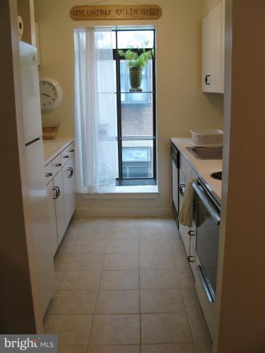 122 West Barre Street, Unit R Baltimore, MD 21201 - Photo 4 of 18 Kitchen