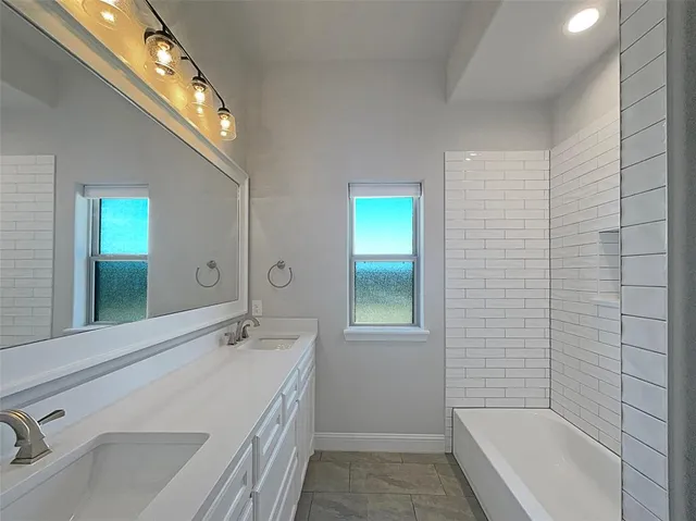 $600,000 | 405 Oak Mdw Lane, Weatherford, TX 76085