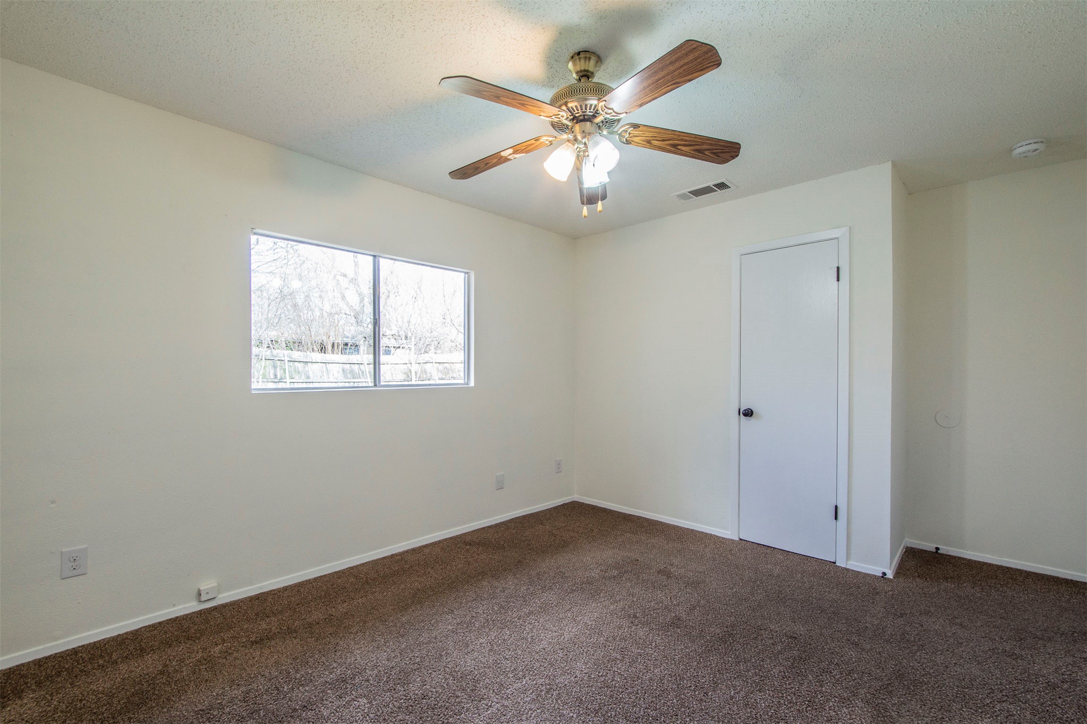 5804 Hammermill Run Austin, TX 78744 - Photo 11 of 15