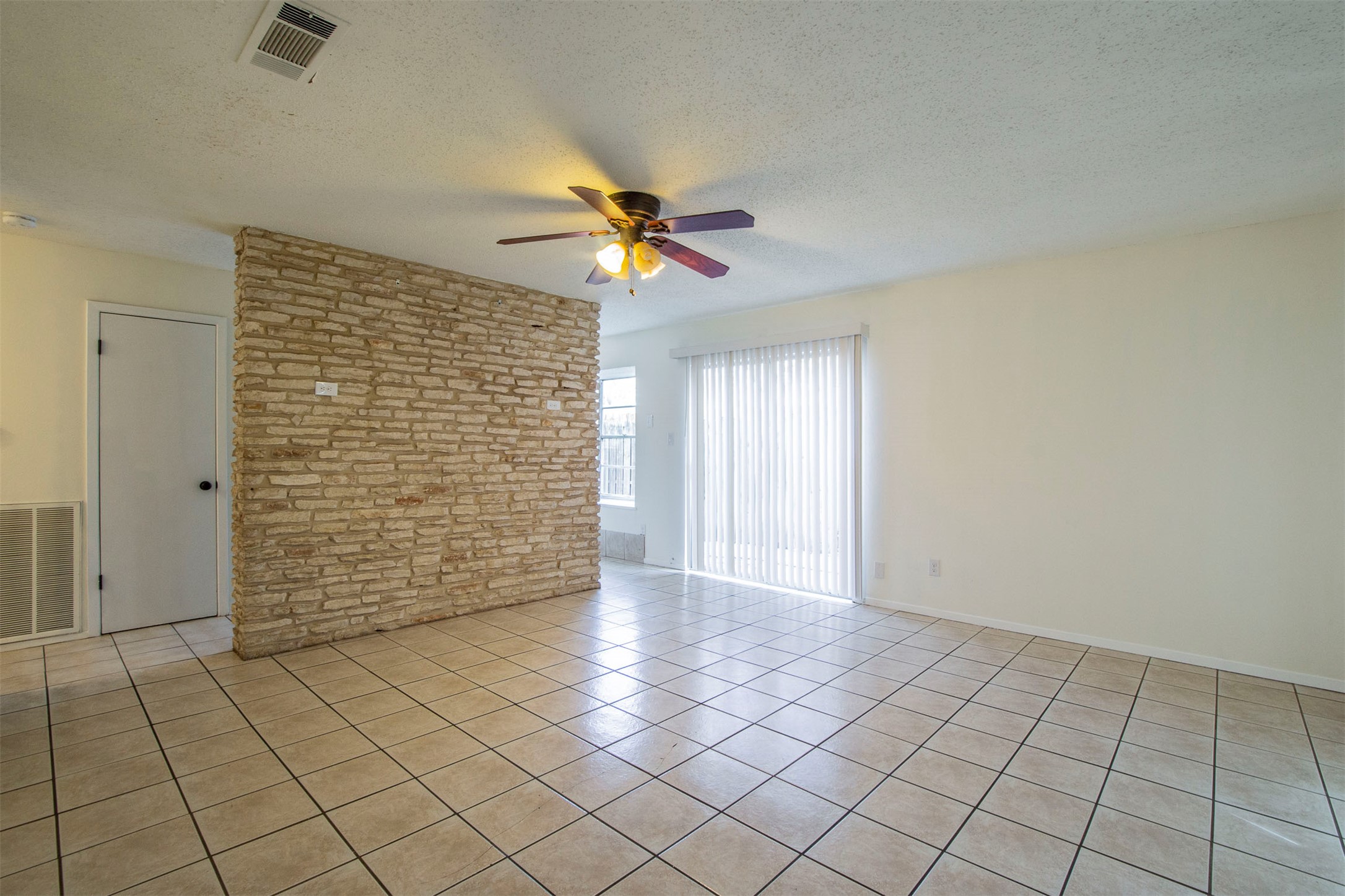 5804 Hammermill Run Austin, TX 78744 - Photo 2 of 15