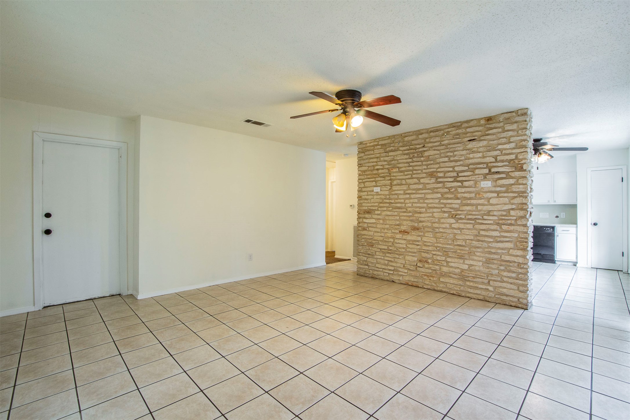 5804 Hammermill Run Austin, TX 78744 - Photo 3 of 15