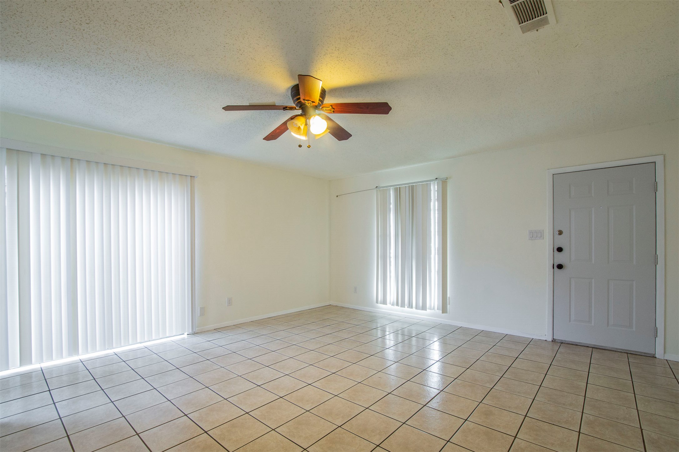 5804 Hammermill Run Austin, TX 78744 - Photo 4 of 15