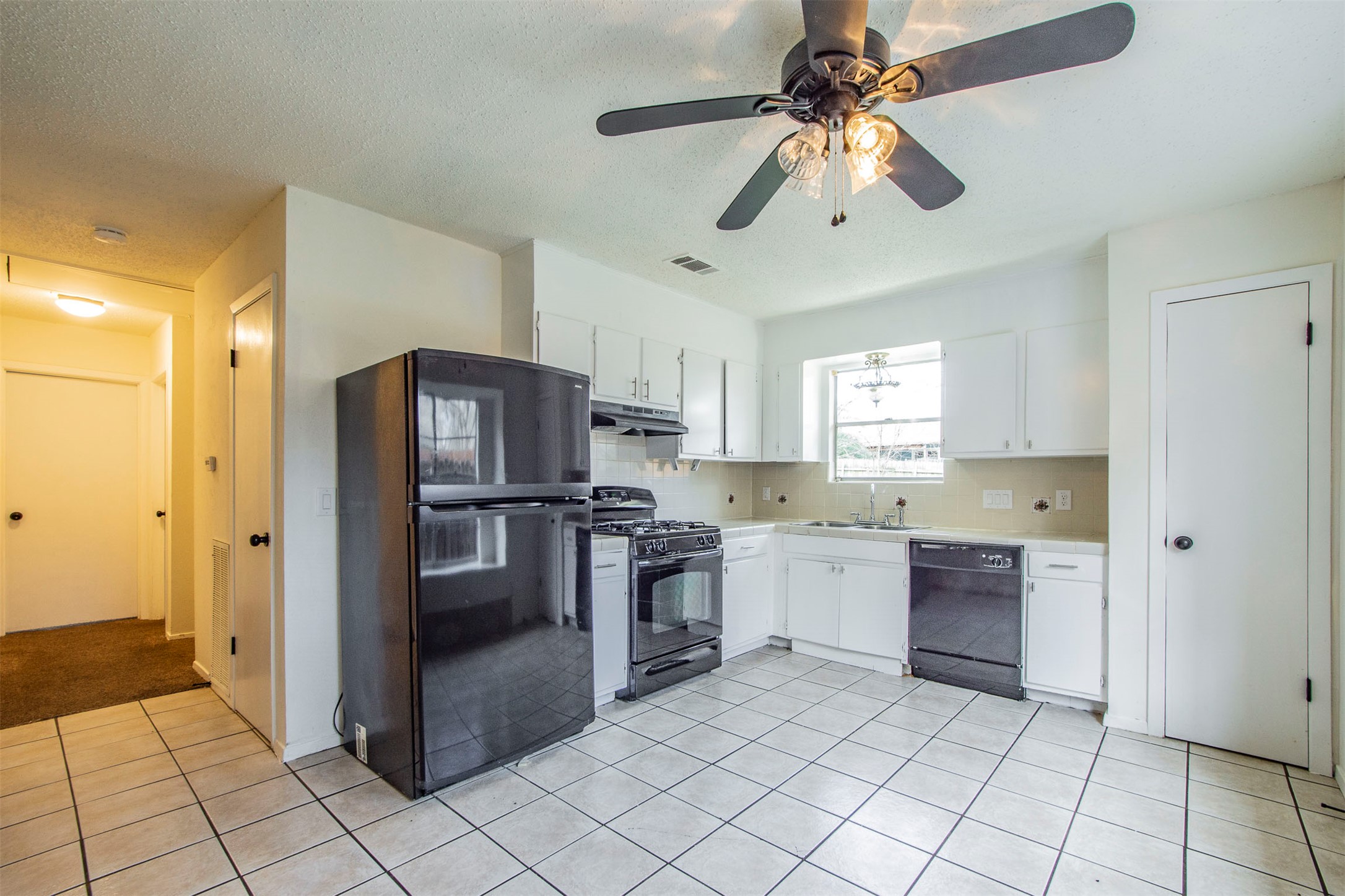 5804 Hammermill Run Austin, TX 78744 - Photo 5 of 15