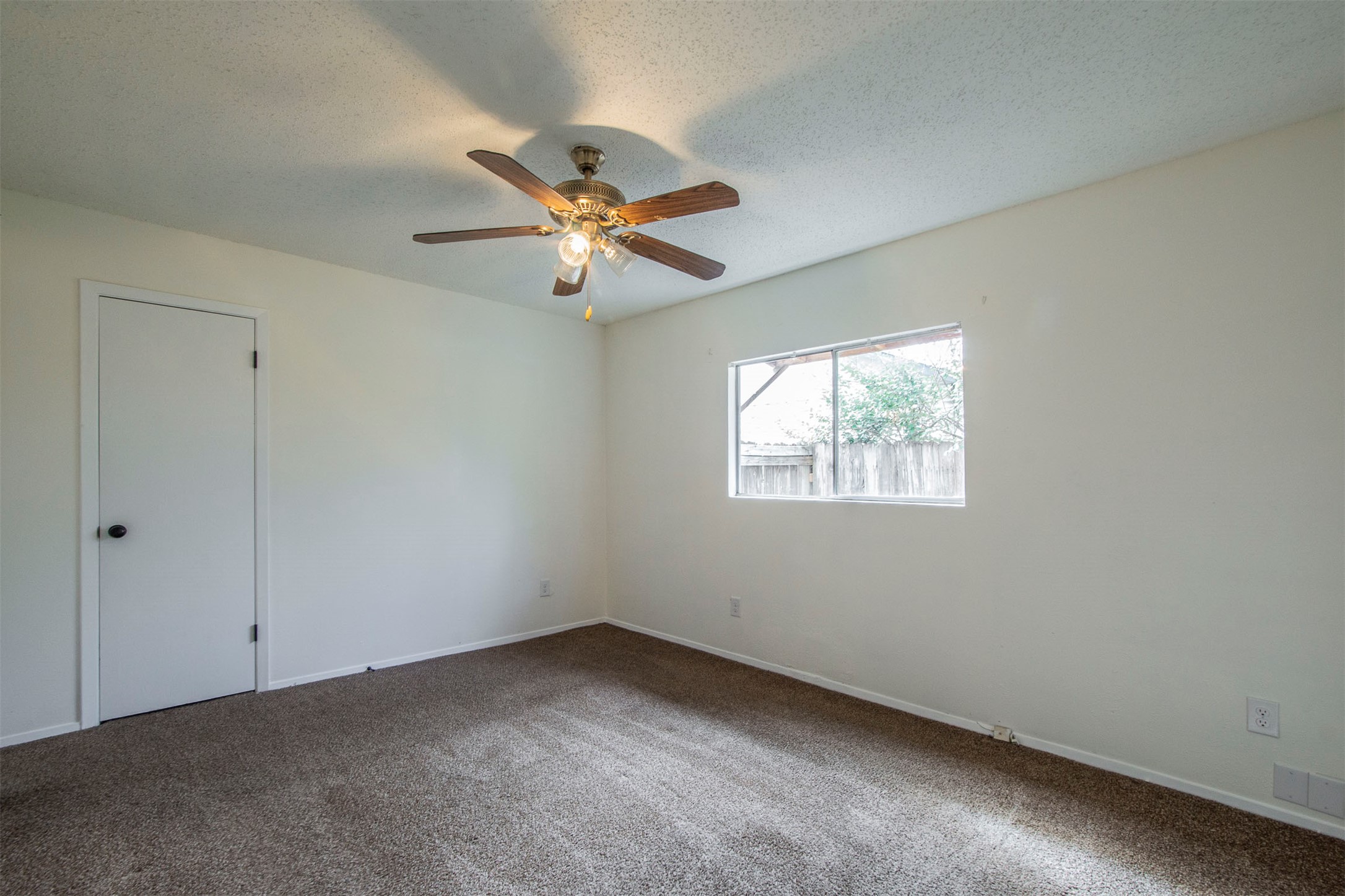 5804 Hammermill Run Austin, TX 78744 - Photo 7 of 15