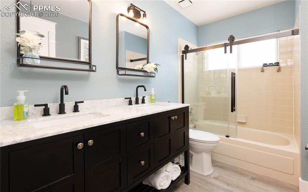 17840 New London Road Monument, CO 80132 - Photo 16 of 38 Main-Level full bath