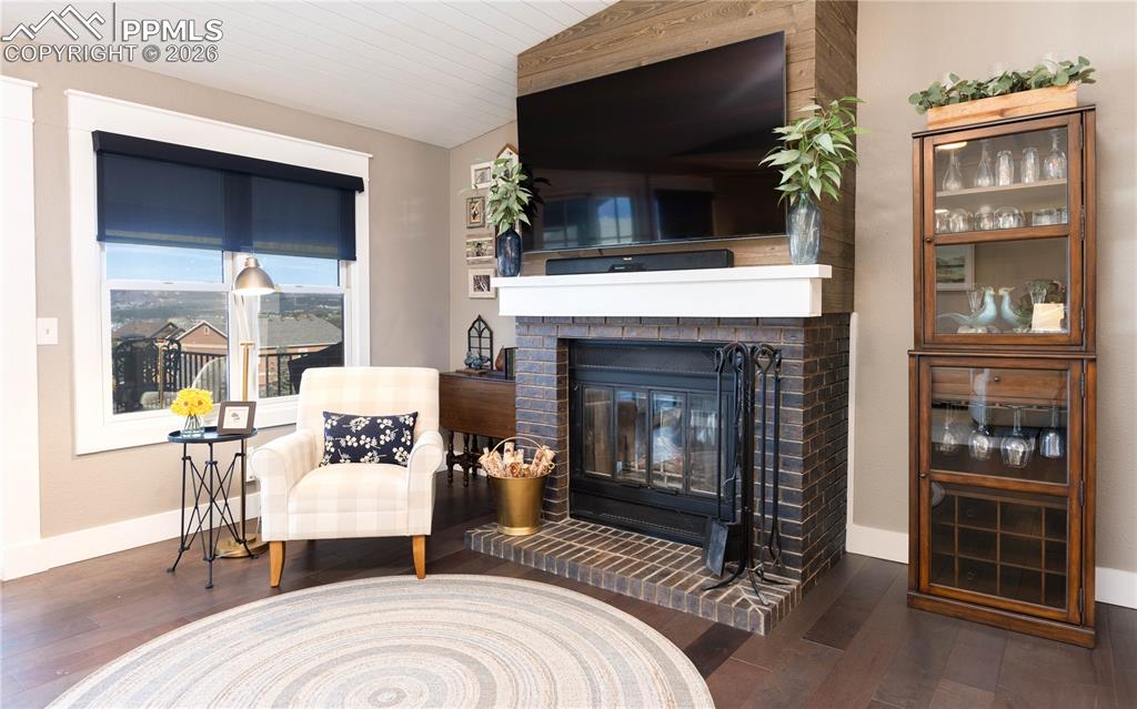 17840 New London Road Monument, CO 80132 - Photo 4 of 38 Real wood-burning fireplace in living room