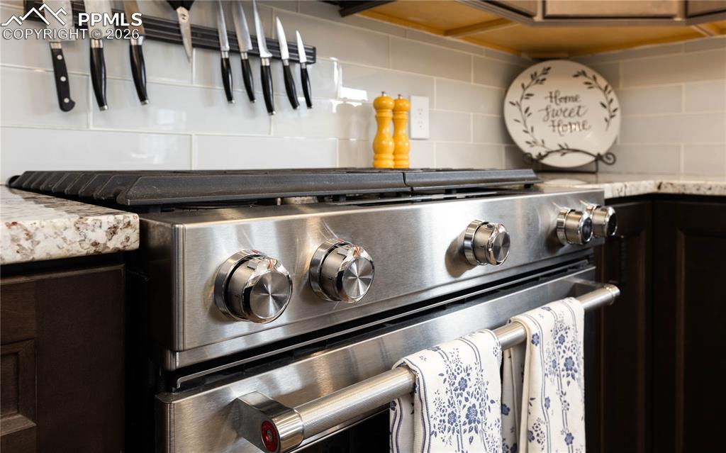 17840 New London Road Monument, CO 80132 - Photo 7 of 38 Gas range