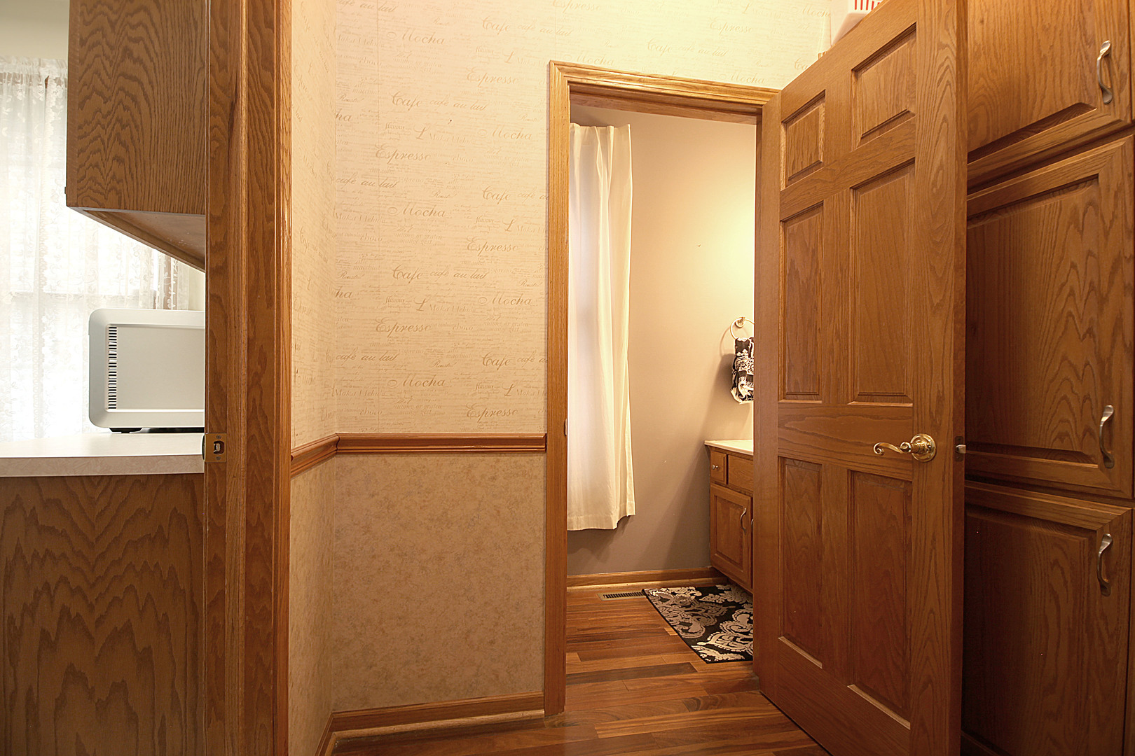 600 East Southmor Road Morris, IL 60450 - Photo 14 of 32 a view of a closet area