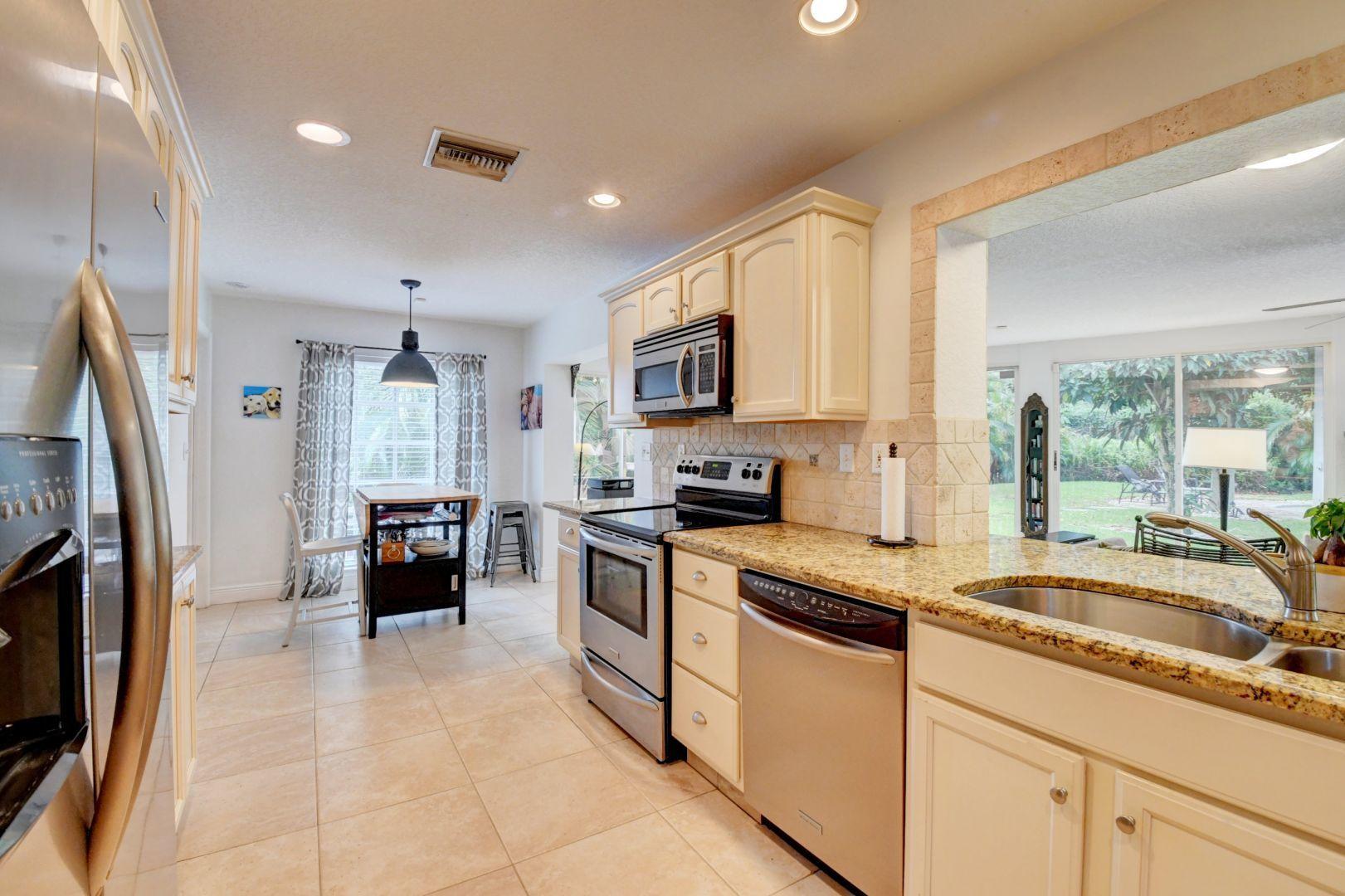 700 Southwest 5th Street Boca Raton, FL 33486 - Photo 10 of 32 Kitchen