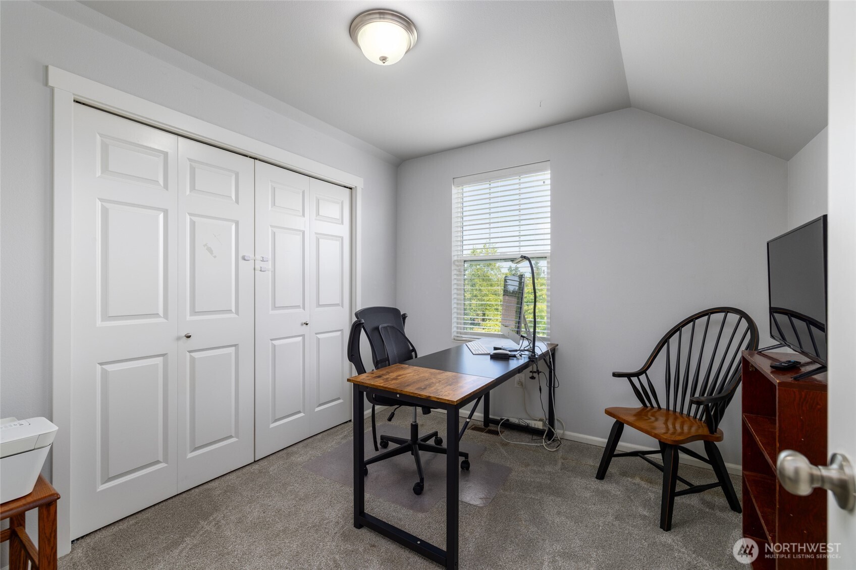 232 Sinclair Alley Mount Vernon, WA 98274 - Photo 17 of 33 a living room with furniture and a window