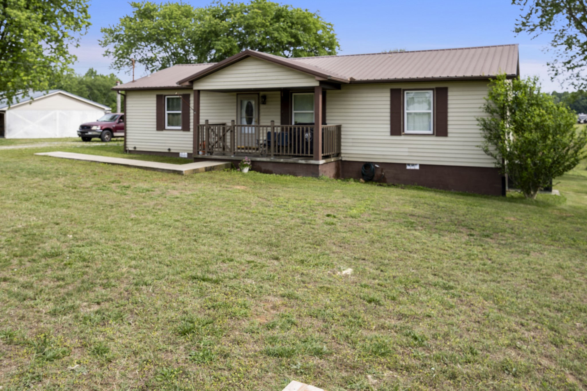 421 Shady Grove Road Flintville, TN 37335 - Photo 6 of 33 a front view of a house with garden
