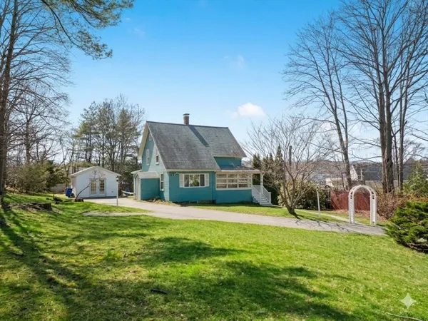 $774,900 | 17 Preston Street, Wakefield, MA 01880