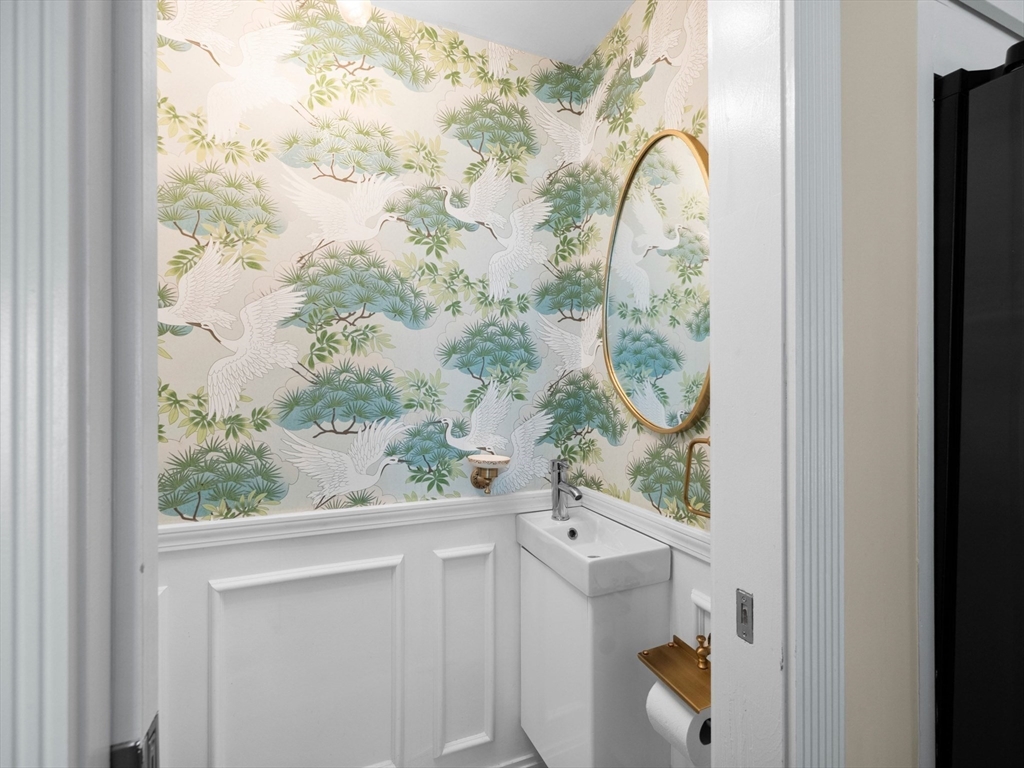 17 Preston Street Wakefield, MA 01880 - Photo 7 of 38