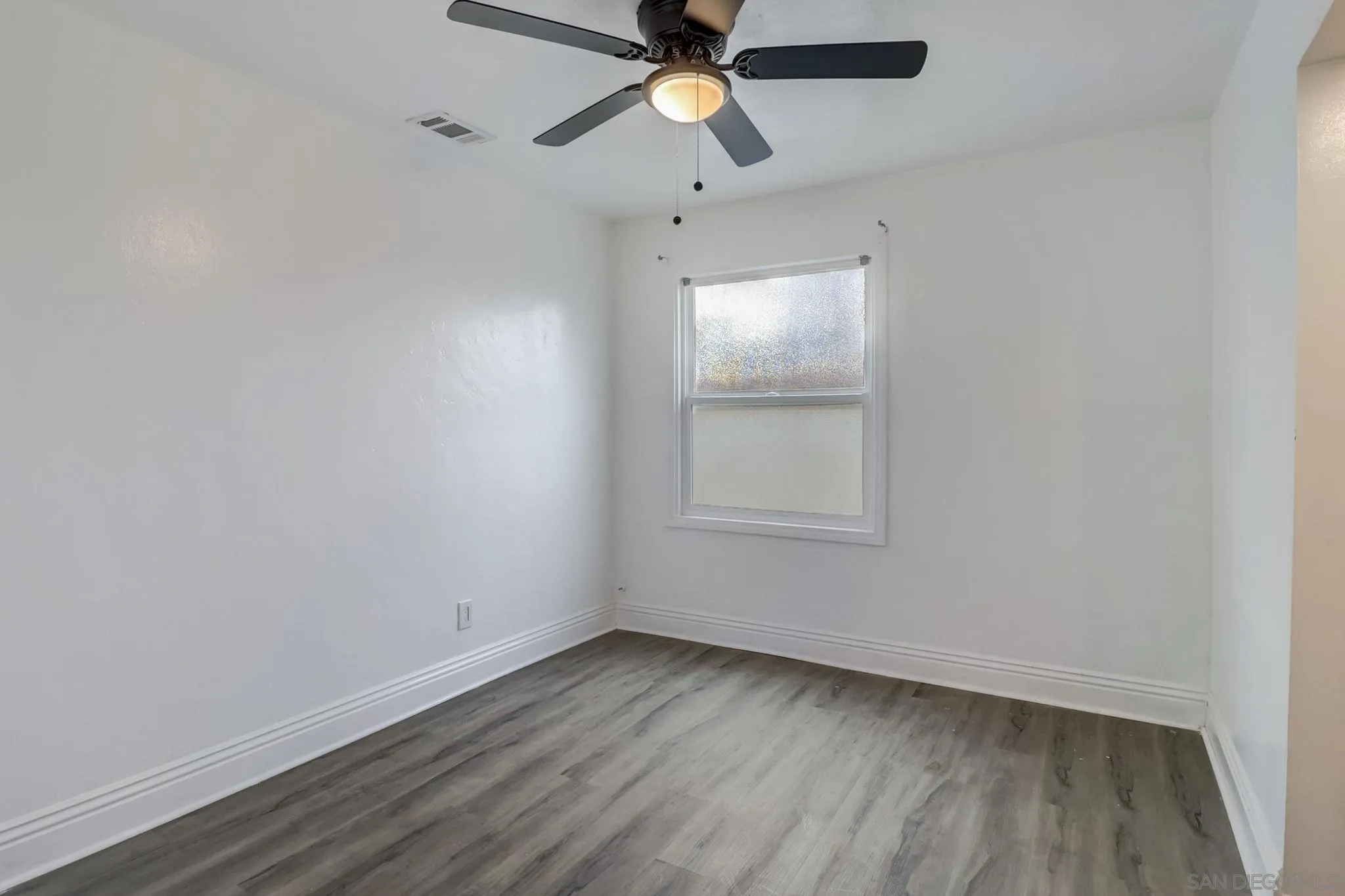 9115 Rosedale Drive Spring Valley, CA 91977 - Photo 19 of 31 wooden floor in an empty room