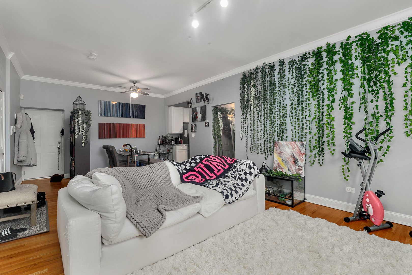 4536 North Sheridan Road, Unit 304 Chicago, IL 60640 - Photo 3 of 19 Gallery Image 3