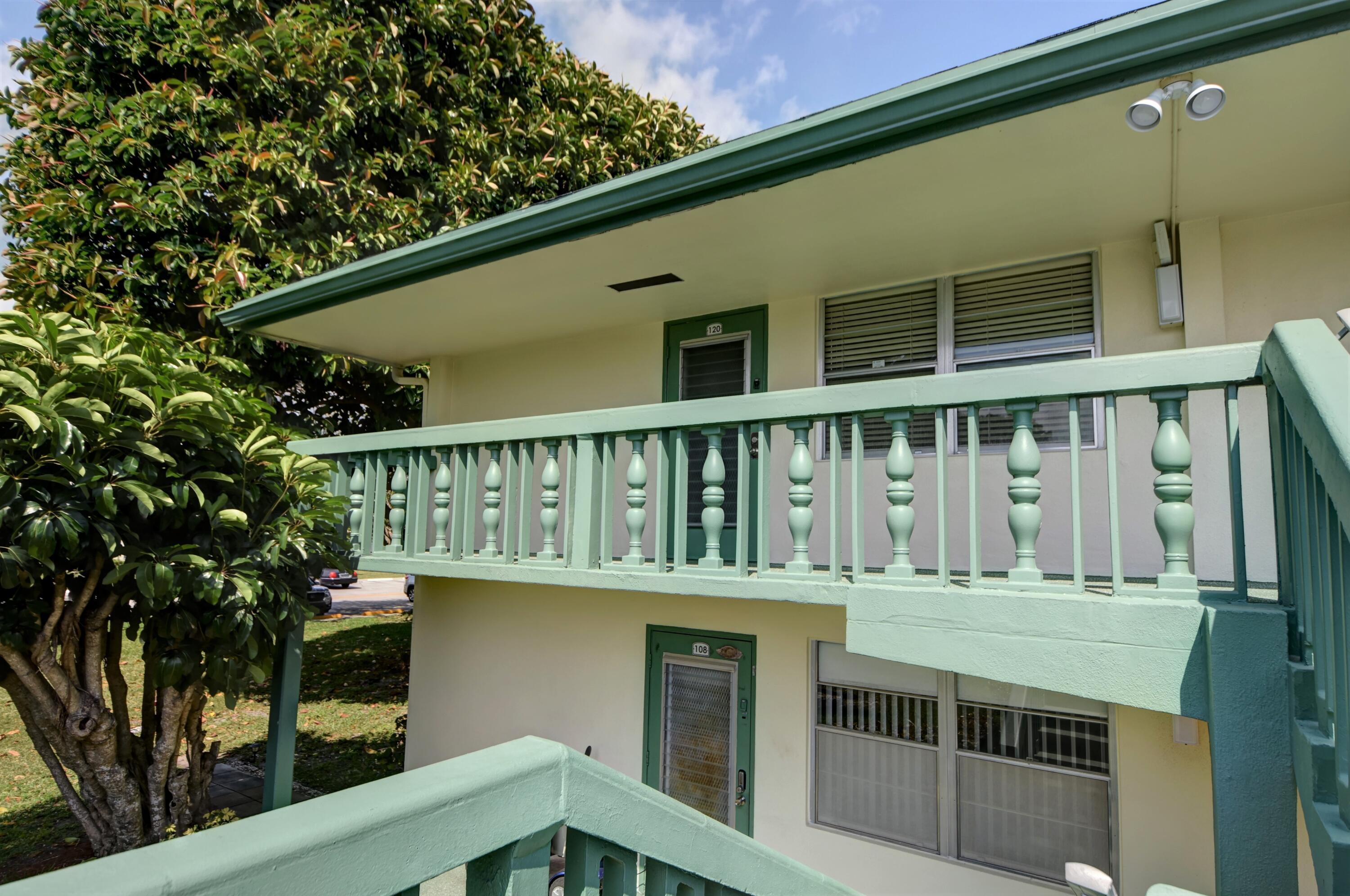 120 Upminster Crescent, Unit E Deerfield Beach, FL 33442 - Photo 3 of 36 Landing