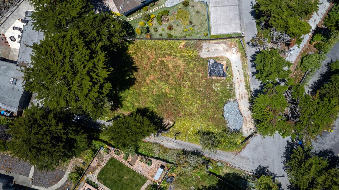 155 Reef Point Road Moss Beach, CA 94038 - Photo 5 of 16 an aerial view of a residential houses