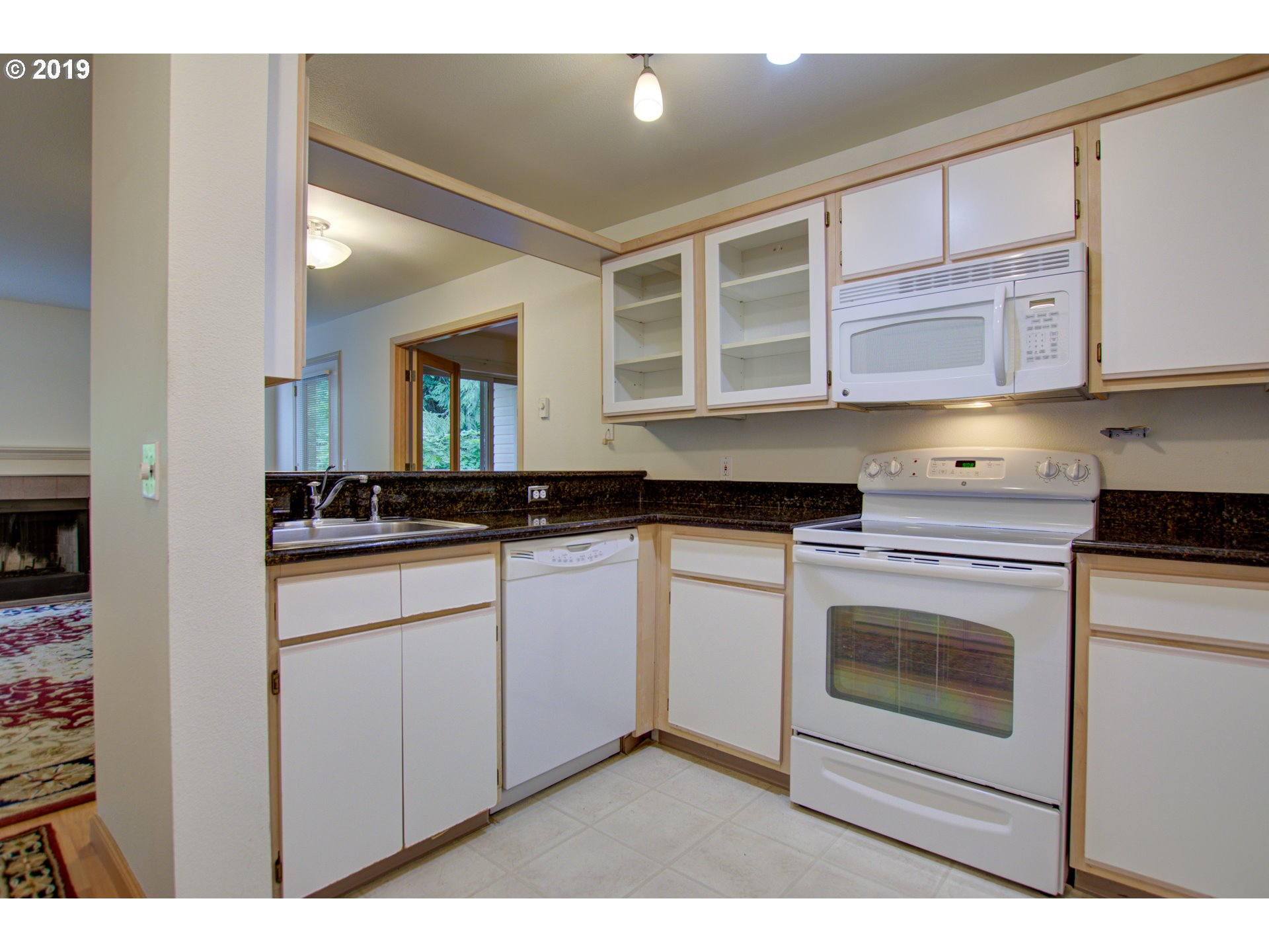 5142 Southwest Multnomah Boulevard, Unit F Portland, OR 97219 - Photo 9 of 32 Gallery Image 9