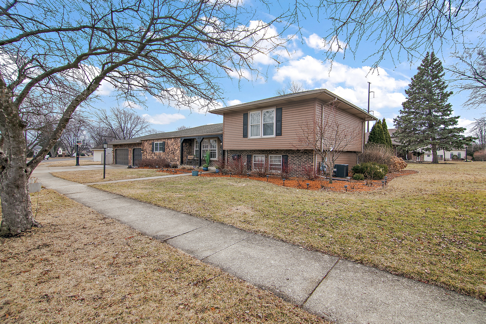206 Meadows Road South Bourbonnais, IL 60914 - Photo 2 of 43