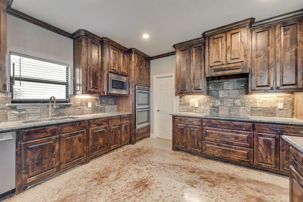 461 Pearson Ranch Road Azle, TX 76020 - Photo 19 of 40 Granite counters and under-cabinet lighting.