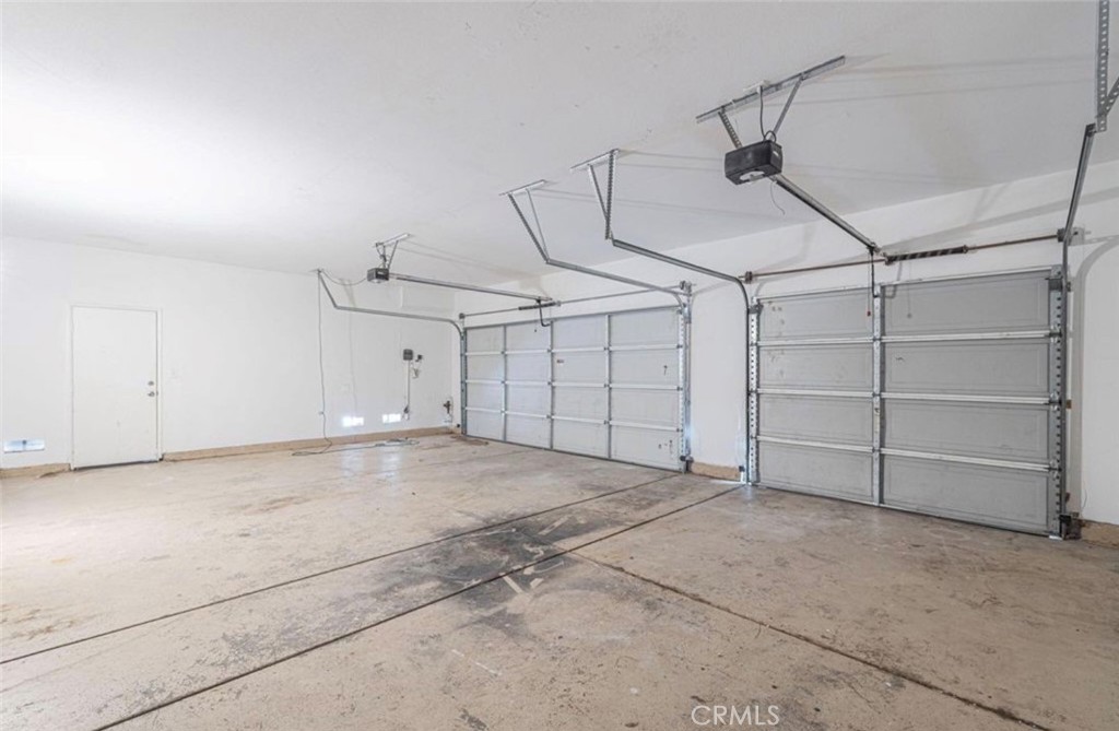 43839 58th Street West Lancaster, CA 93536 - Photo 17 of 18 a view of a garage