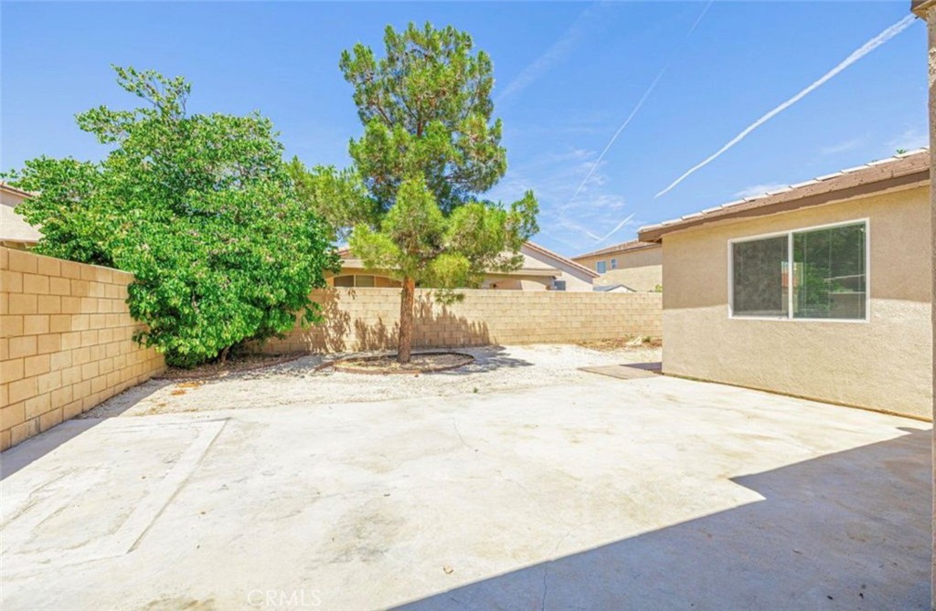 43839 58th Street West Lancaster, CA 93536 - Photo 18 of 18 a view of a backyard of a house